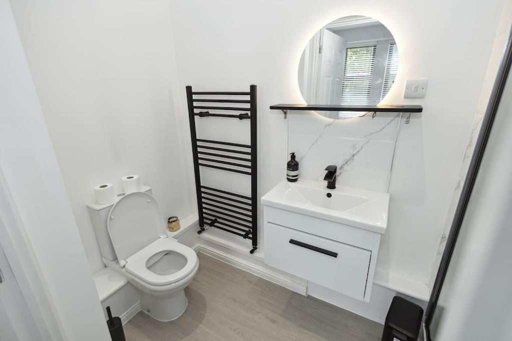 Apartment Modern Watford Urban Luxury Oasis