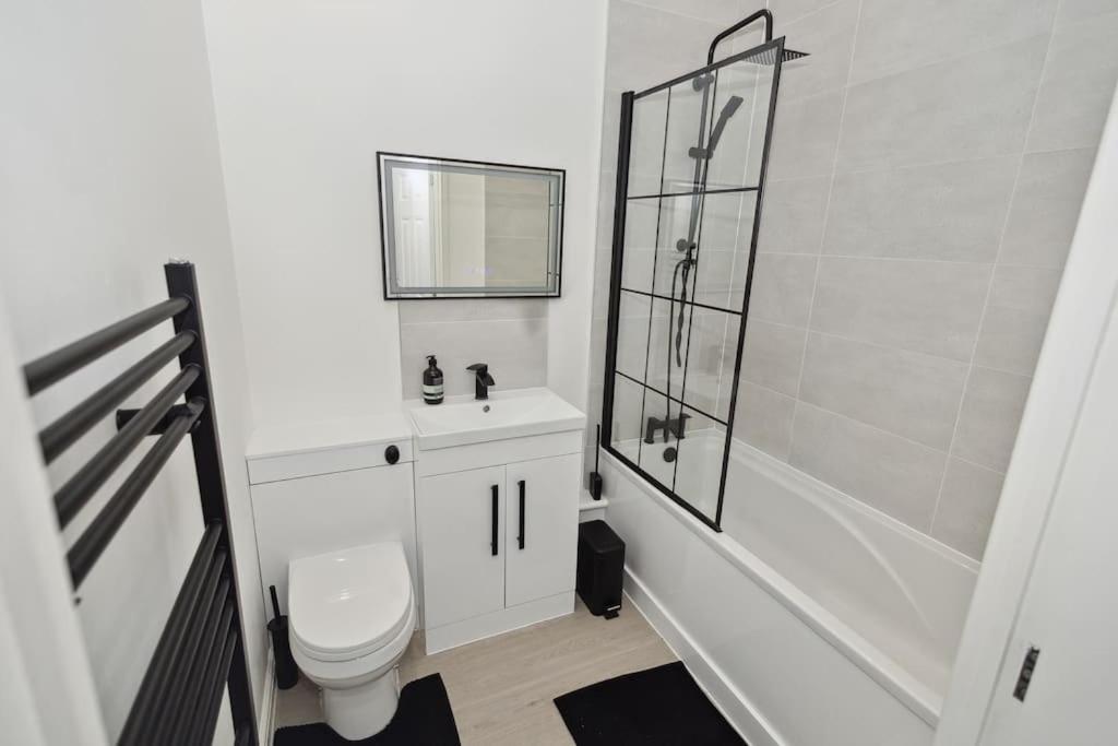 Apartment Modern Watford Urban Luxury Oasis